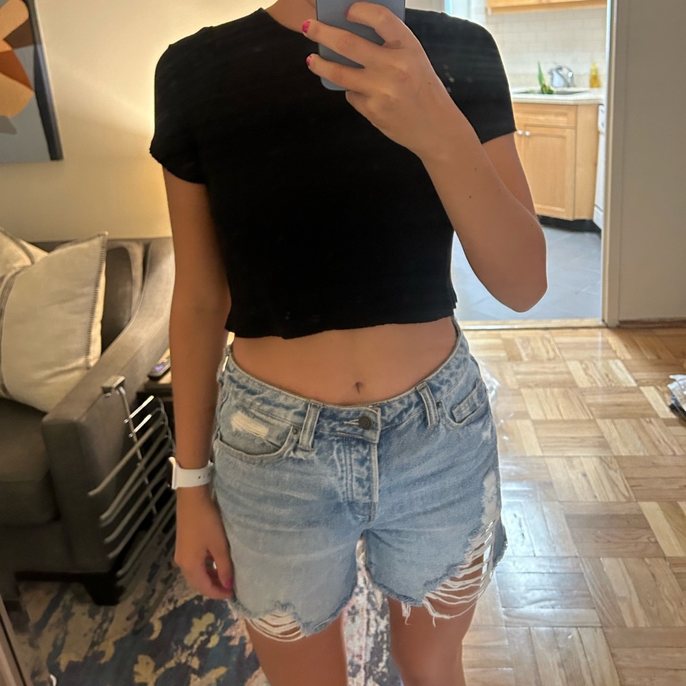 Black cropped tee with open back